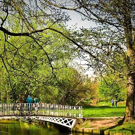 Welcome 2 Bedrooms Flat In Wimbledon